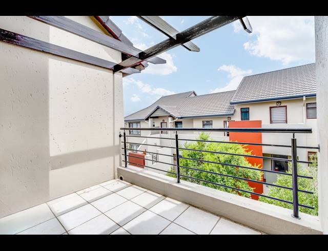 2 BEDROOM APARTMENT FOR SALE IN LONEHILL
